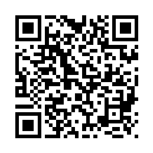 一双巨大的拳头这时候也飞了起来二维码生成