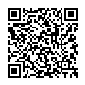 一双明净而又阴冷的眸子盯着他们看很久很久了二维码生成