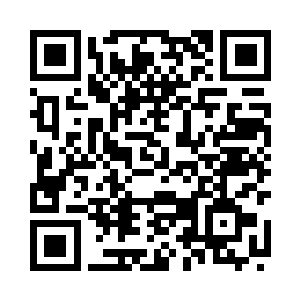 一双毛茸茸的手捂住了自己的眼睛二维码生成