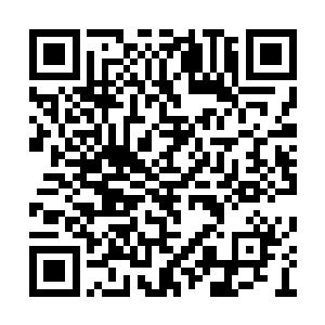 一双眼睛之中也不时的散发出一道道淫邪的光芒二维码生成