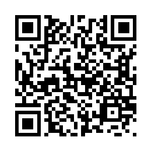 一双眼睛愤怒的看着眼前的贵族青年二维码生成