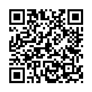 一双贼眼只是不住地在小艳身上骨碌碌乱转着二维码生成