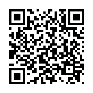 一只大手粗糙的摸到撞到车上的地方二维码生成