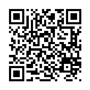 一只小手紧拽住乌云胸前的衣襟不放二维码生成