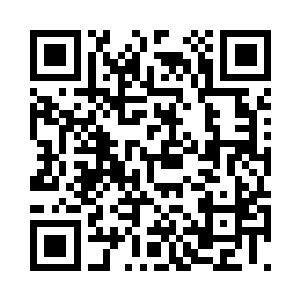 一只巨大的爪钩从裂开的石壁中探出二维码生成
