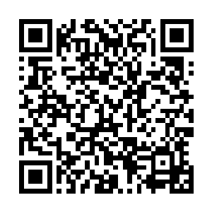 一只由虚拟力场组成的硕大拳头出现在了马文前进道路面前二维码生成