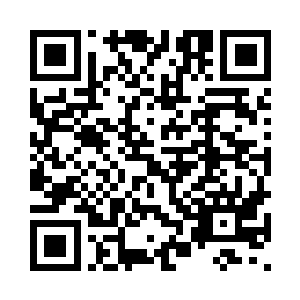 一名不知从何处冒出来的黑袍教士二维码生成