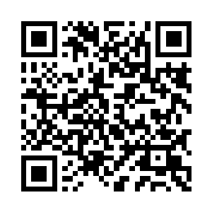 一名中年男子和一名青年就已经快步迎了过来二维码生成