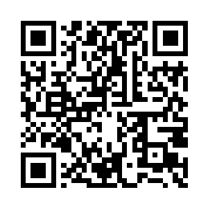 一名仙医站在如同毛玻璃一样的屏障后面二维码生成