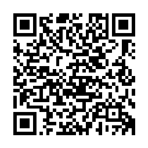 一名女郎顿时走到苏凡的面前指了指一边的空位对着苏凡说道二维码生成