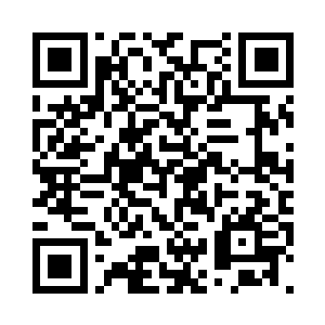 一名尖嘴猴腮的男子从后面走了过来二维码生成