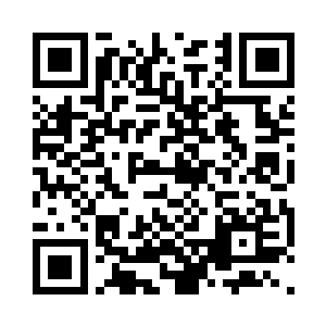 一名德国承包商立刻就坐在旁边打开电脑二维码生成