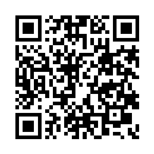 一名看似满脸油光光的青年直接掏出手机二维码生成