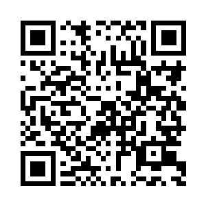 一名紫袍巫师突然出现在他们面前二维码生成