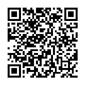 一块块碗口大的土块好像雨点一样从赵长枪面前抛落二维码生成