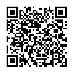 一声整个办公桌都被这强劲的拳力轰的倒塌了下来二维码生成