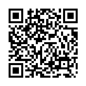 一头乌黑的短发在苍劲的冷风中显得飒爽利落二维码生成