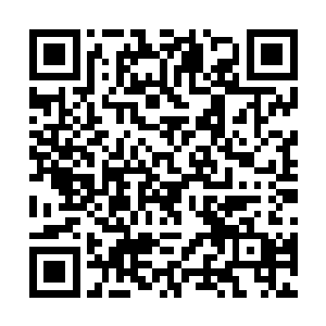 一头乌黑鬘自然披散着的刘明yu皮肤格外白皙水嫩二维码生成