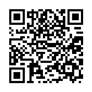 一对冷漠无情的眼睛浮现在无尽的高空二维码生成