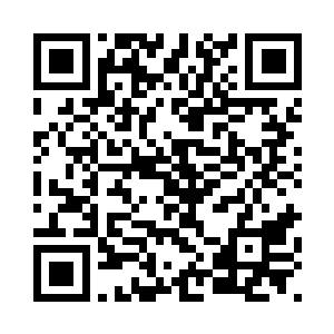 一对白花花的柔软出现在他的面前二维码生成