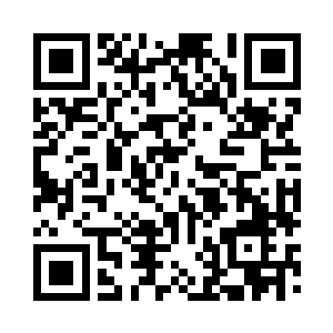 一对簪金凤头衔珠的簪子点缀在发髻两旁二维码生成
