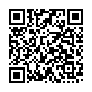 一尊庞大巍峨的暗金佛像手中结印二维码生成