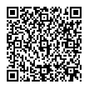 一屋子的人明明坐在椅子上却出现在了浩瀚的时空之中一个个巨大的星球在身边旋转二维码生成