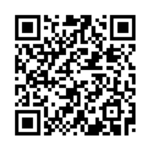 一左一右把她们全都给抱在了怀中二维码生成