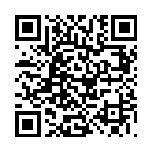 一座一人多高的小山岩横档在了前面二维码生成