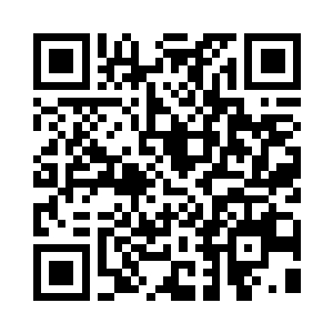 一张结婚前拍摄的二人艺术照悬挂在床头二维码生成