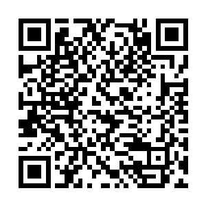 一手握着方天画戟猛地后退随时准备遁入黑水之中二维码生成