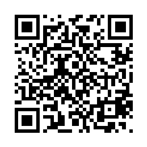 一把三尺长的月白色仙剑出现在手中二维码生成