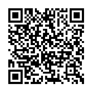 一把抓在小老头因为伸拳而裸露出来的肋骨空门二维码生成