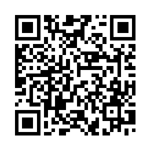 一把抓起撂在一旁的话筒放在耳边二维码生成