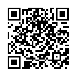 一把金色的斧头还镶嵌在他的背脊之中二维码生成