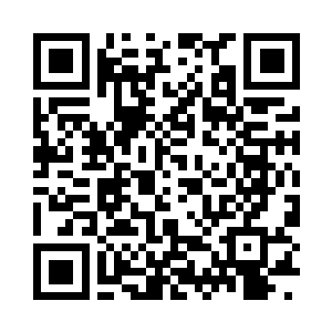 一把闪着寒光的匕首顶在了他的咽喉处二维码生成