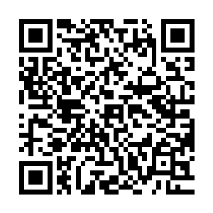 一抬头激射出两道耀眼的金光直接在超时空中打开一个时空溶洞二维码生成