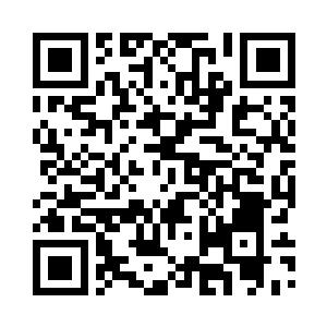 一排车子停在南岭煤矿下面的空地上二维码生成