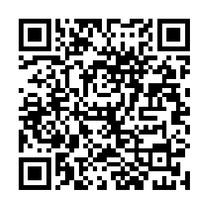 一旁的平民百姓看到这一百多个天兵站在原处一动不动二维码生成
