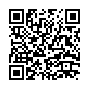 一旁的服务员带着花久久走到帝寒眼前二维码生成