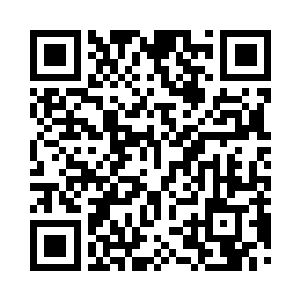 一时于希拿了绑着红花的长长的红布过来二维码生成