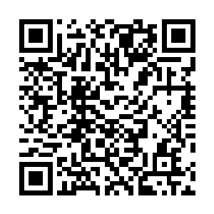 一时无二的华裔蓝球明星李郑一失魂落魄的坐在客厅之中二维码生成