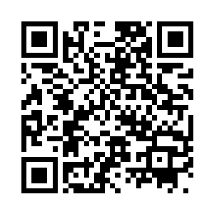 一条充盈着淡绿色光芒的长廊两侧二维码生成