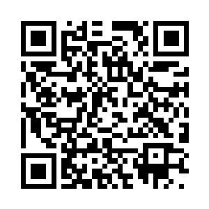 一条巨大的东方龙盘踞在建筑的入口处二维码生成