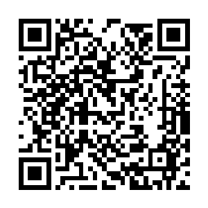 一架神秘的高后掠角三角形飞机携带着巨大的震波二维码生成