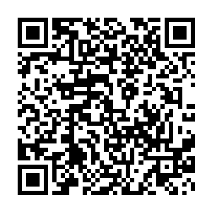 一柄黑色的飞剑带着一股恐怖的阴邪的气息朝着龙傲天的身上迎了过来二维码生成