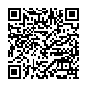 一滴滴鲜血正顺他他的指甲滴答滴答的掉落在地二维码生成