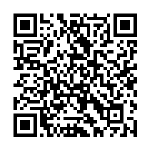 一直低着头走路的张铁一不小心就撞到了一个人身上二维码生成