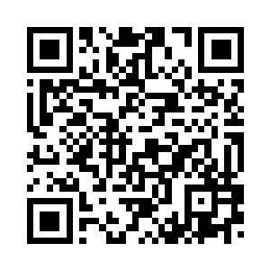 一直没有开口的尼尔站在沙发旁边二维码生成