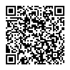 一直站在男子身边的女子忽然悄悄传音给自己的丈夫说了几句什么二维码生成